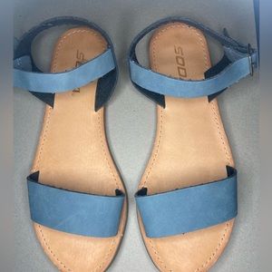 Blue sandals in size 6W. Slightly worn.
